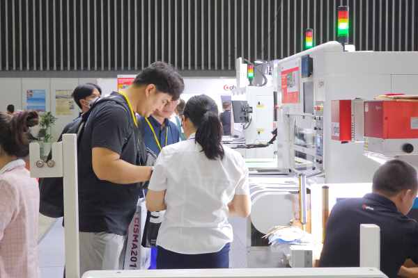 Buyers selecting cutting machine at Shoes and Leather Vietnam by Top Repute Co. Ltd. Buyers selecting cutting machine at Shoes and Leather Vietnam by Top Repute Co. Ltd.