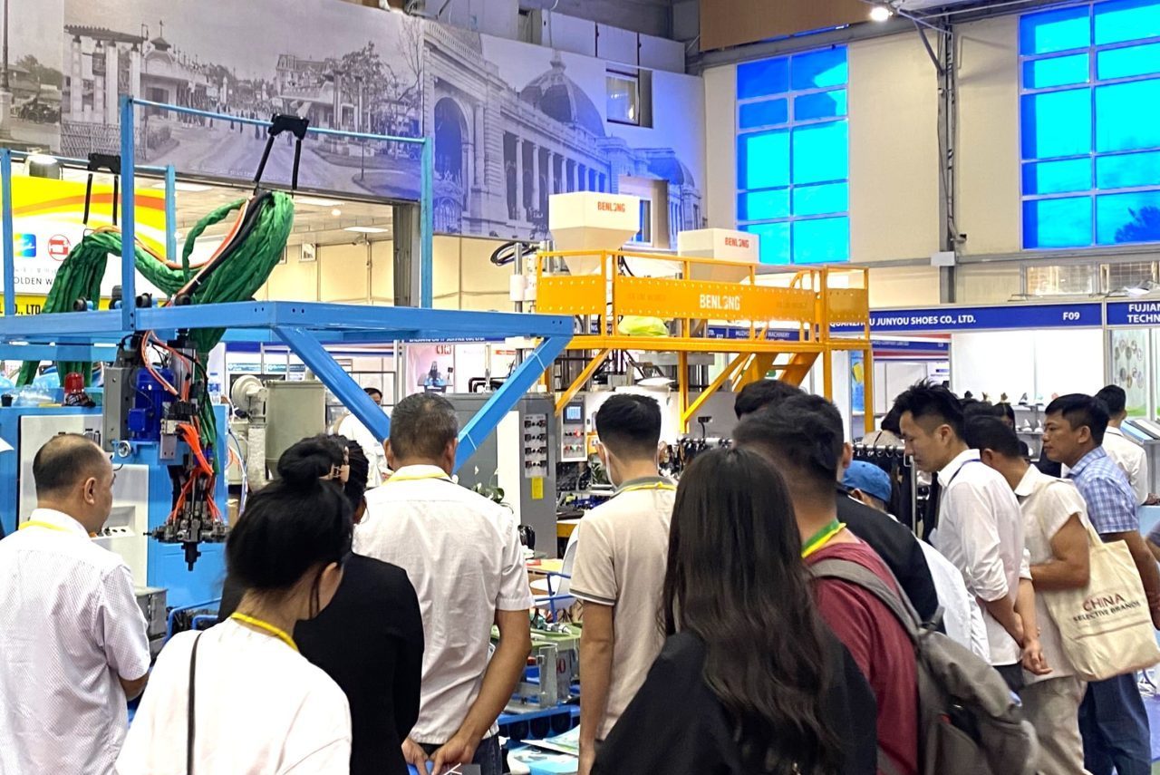 專業買家于越南河内国际鞋类、皮革及工业设备展览会采購機械設備